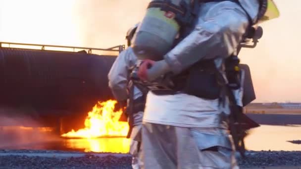 2019 Морские Пехотинцы Проводят Учения Сдерживанию Огня Крушении Горящего Самолета — стоковое видео