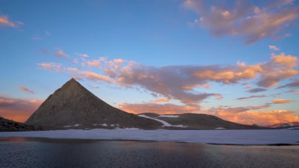 Alpine Reflecties Een Ongerepte High Sierra Meer — Stockvideo