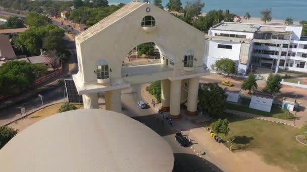 2020 Luftaufnahme Des Arch Tor Gambia Westafrika — Stockvideo