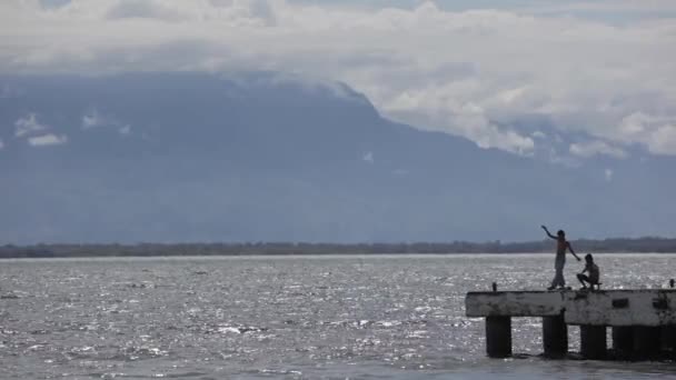 Όμορφη Ίδρυση Σκηνές Της Λίμνης Atitlan Και Ηφαίστειο Γουατεμάλα Κεντρική — Αρχείο Βίντεο