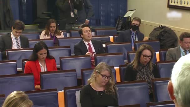 2020 President Trump Een Persconferentie Coronavirus Pandemie Beweert Presidentiële Autoriteit — Stockvideo