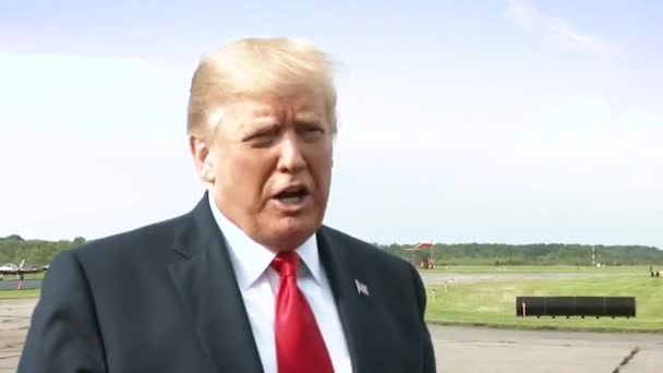 President Trump Speaks Retail Number American Economy Doing Well 2019 — Stock Video