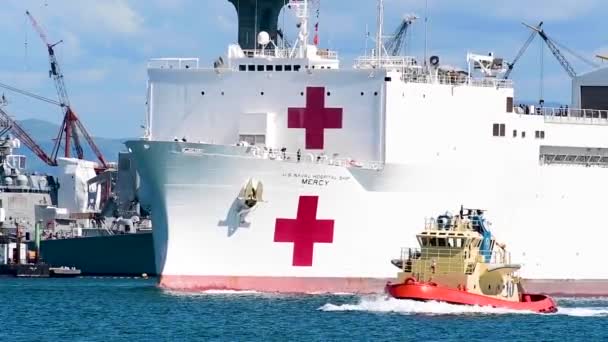 2020 Πολεμικό Πλοίο Mercy Του Ναυτικού Των Ηπα Ενεργοποιείται Για — Αρχείο Βίντεο
