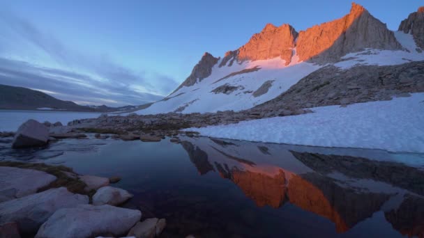 Sunrise Refleksji Royce Peak Jeziorze Royce — Wideo stockowe