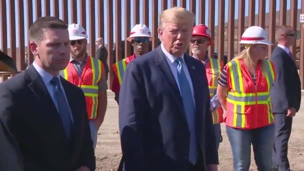 2019 Präsident Donald Trump Spricht Baugebiet Der Grenze Mexiko Vor — Stockvideo