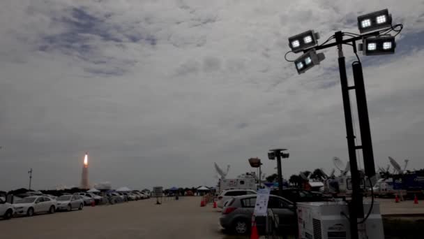 Space Shuttle Atlantis Takes Distance Parking Lot Foreground — Stock Video