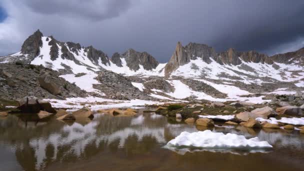 Wysokie Szczyty Sierra Alpejskie Woda Granite Park — Wideo stockowe