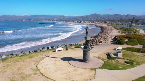 2020 Antenn Sjöjungfru Staty Och Övergivna Stränder Ventura Södra Kalifornien — Stockvideo