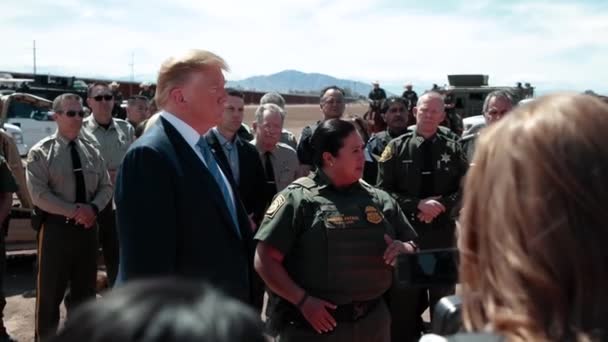 Πρόεδρος Τραμπ Επισκέπτεται Συνοριακό Τείχος Στο Καλέξικο Της Καλιφόρνια 2019 — Αρχείο Βίντεο