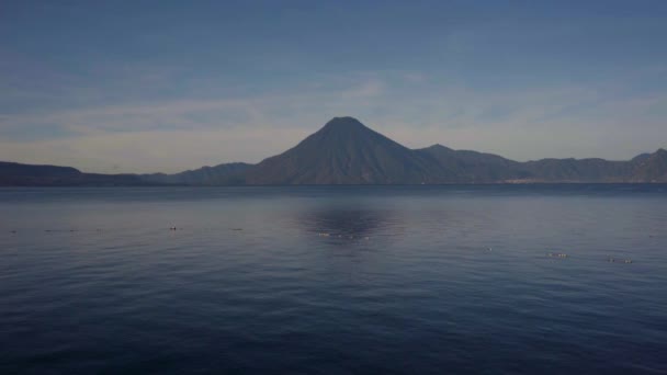 Schöne Einspielungen Des Atitlan Sees Und Des Vulkans Guatemala Mittelamerika — Stockvideo