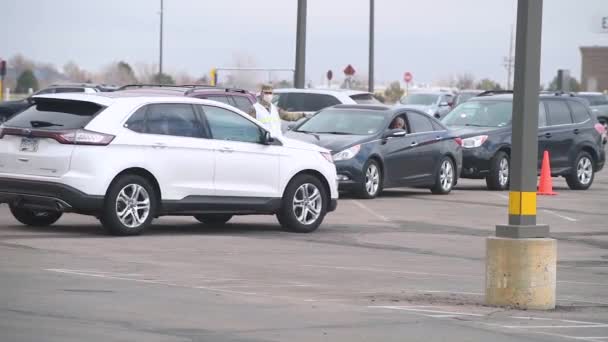 2020 Covid Coronavirus Patiënten Worden Getest Een Drive Thru Kliniek — Stockvideo