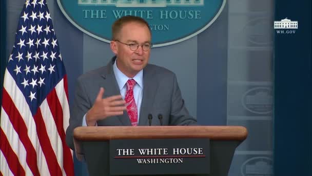 2019年 白宫代理幕僚米克 马尔瓦尼 Mick Mulvaney 承认在特朗普乌克兰丑闻期间的新闻发布会上拒绝向乌克兰提供援助 — 图库视频影像