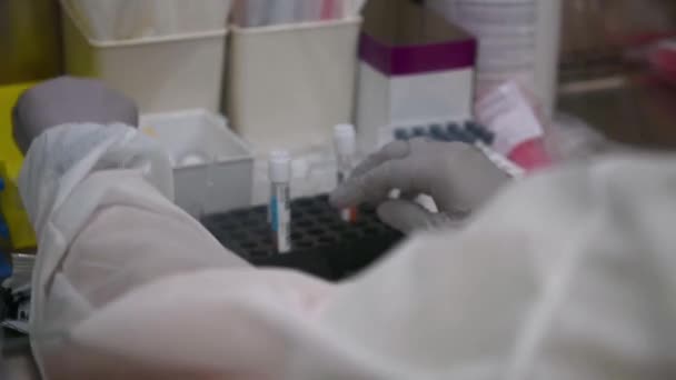 2020 Covid Testkit För Coronavirus Analyseras Ett Mobilt Labb Epidemin — Stockvideo