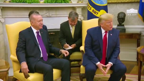 2019年 美国总统唐纳德 特朗普和土耳其总统雷杰普 塔伊普 埃尔多在白宫进行国事访问后出席联合记者会 — 图库视频影像