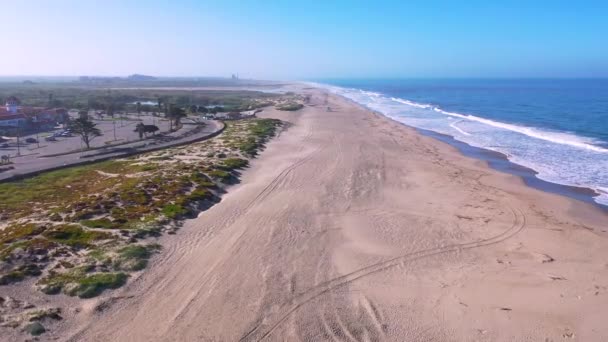 2020 Antena Zamkniętej Stacji Ratowniczej Opuszczonych Plaż Ventura Południowej Kalifornii — Wideo stockowe