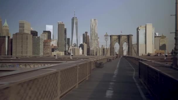 Pov Cruzando Puente Brooklyn Nueva York Durante Brote Epidemia Coronavirus — Vídeo de stock
