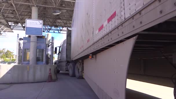 2020 Shipping Trucking Mexico Border Customs Area Increases Covid Coronavirus — Stock Video