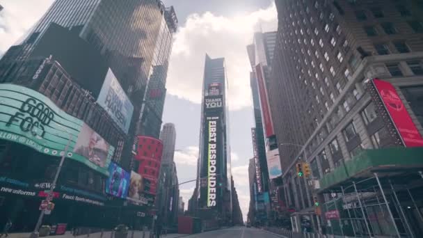 Pov Times Square New York City Bedankt Eerste Hulpverleners Tijdens — Stockvideo