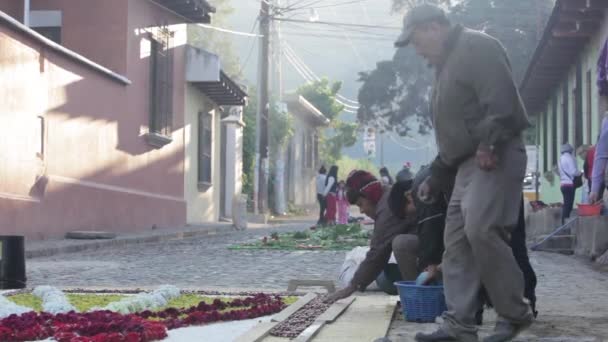 Locais Decoram Alfombra Carpete Durante Semana Santa Páscoa Antígua Guatemala — Vídeo de Stock