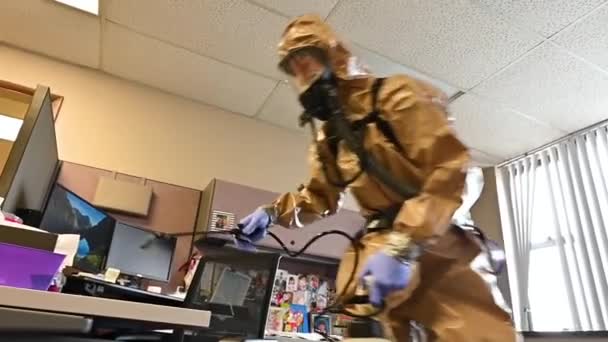 2020 Membros Guarda Nacional Sanitizam Espaço Trabalho Escritório Durante Pandemia — Vídeo de Stock