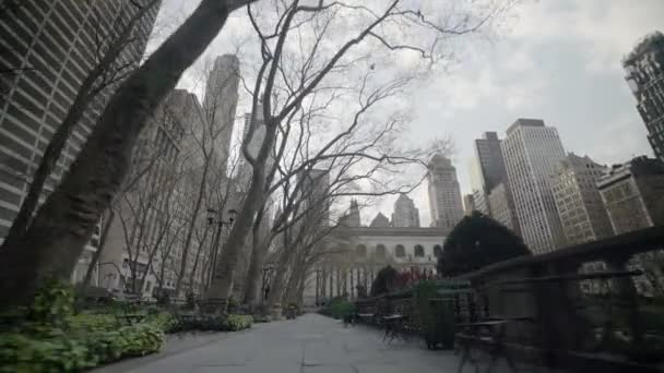 Пов Стрілянина Покинутої Біржі Уолл Стріт Порожніми Вулицями Нью Йорка — стокове відео