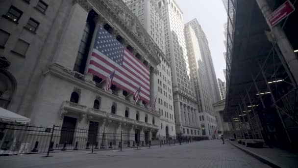 Verlassene Wall Street Börse Leere Straßen Und Mädchen Statue Von — Stockvideo