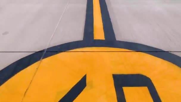 2019 Snelle Opmars Naar Een Leger Rode Kruis Helikopter Lucht — Stockvideo