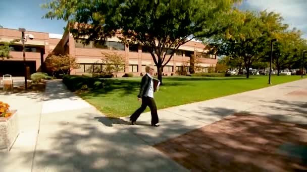 2015 Medarbetare Vid Pacific Northwest National Laboratory Ses Promenader Runt — Stockvideo