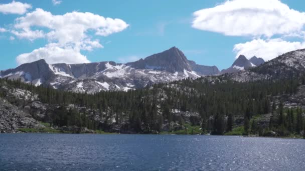 Pine Lake Und Die Wildnis Der Hohen Sierra — Stockvideo