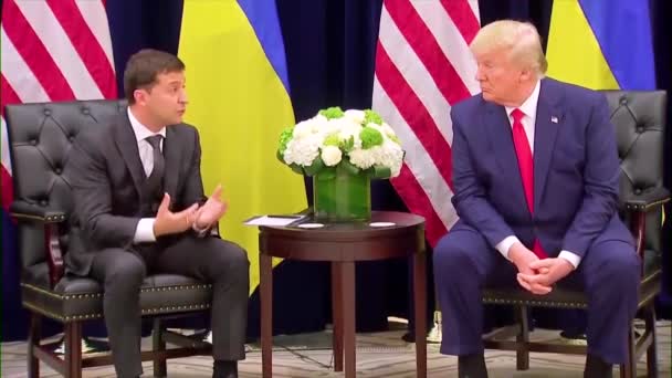 2019 Usa President Donald Trump Sitter Och Samtalar Med Ukrainas — Stockvideo