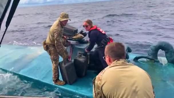 2019 Coast Guard Crews Transfer Bales Seized Cocaine Drugs Semi — Stock Video