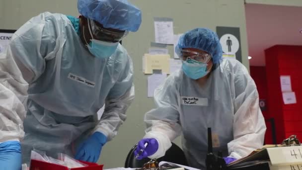 2020 Нью Йоркський Коронавірус Ковід Інтенсивні Лікарі Медсестри Які Лікують — стокове відео