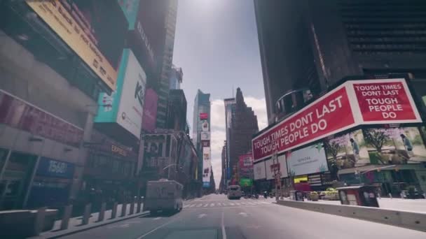Times Square New Yorku Opuštěn Během Epidemie Koronaviru Covid — Stock video