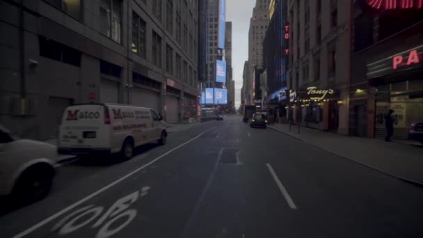 Times Square Στη Νέα Υόρκη Εγκαταλείπεται Κατά Διάρκεια Της Επιδημίας — Αρχείο Βίντεο