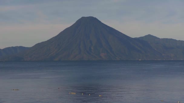 Vakre Etablissement Lake Atitlan Vulkan Guatemala Sentral Amerika – stockvideo