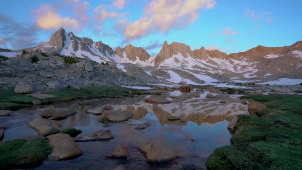 Alte Cime Alpine Della Sierra Acqua Nel Parco Del Granito — Video Stock