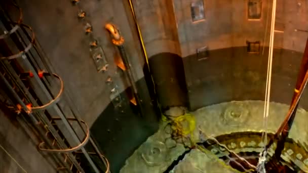 Kärnreaktorn Ett Kärnkraftverk Sätts Plats Och Bränsleceller Tillsätts — Stockvideo