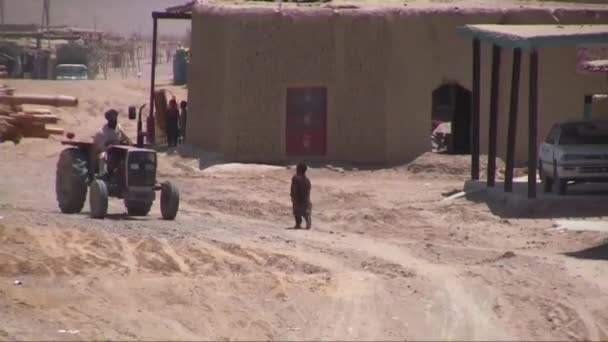 Постріли Конвою Проїжджав Через Віддалені Села Афганістані — стокове відео