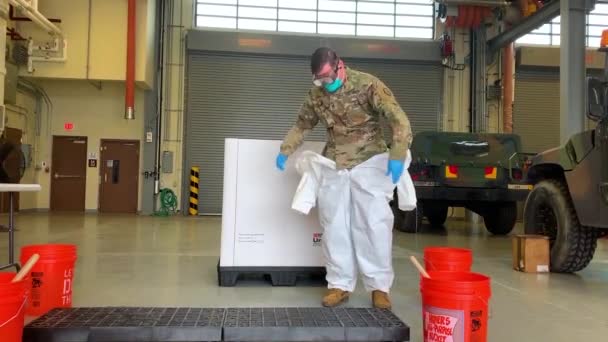 2020 Army Personnel Practice Safe Removal Protective Wear Covid Coronavirus — Stock Video