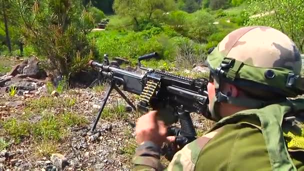 Französische Armee Übt Auf Dem Schlachtfeld — Stockvideo