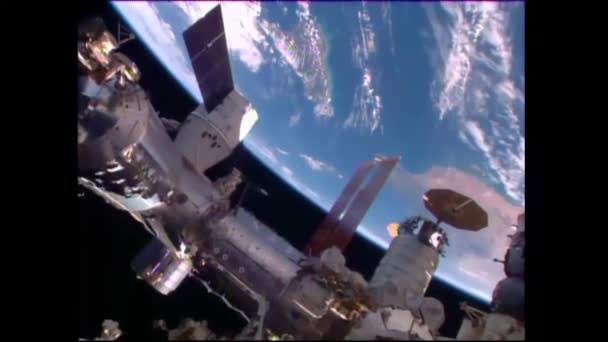 Estación Espacial Internacional Flota Por Encima Tierra — Vídeos de Stock