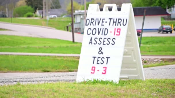 2020 Covid 19コロナウイルス患者は テネシー州の州兵によるドライブスルークリニックでテストされています — ストック動画