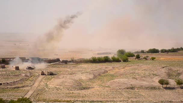 アフガニスタンのタリバンの村で大規模な爆発が発生 — ストック動画