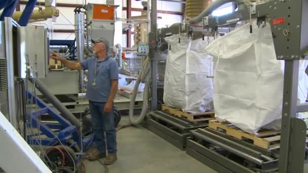 Ученые Работают Национальной Лаборатории Айдахо Над Улучшением Исследований Биотоплива — стоковое видео