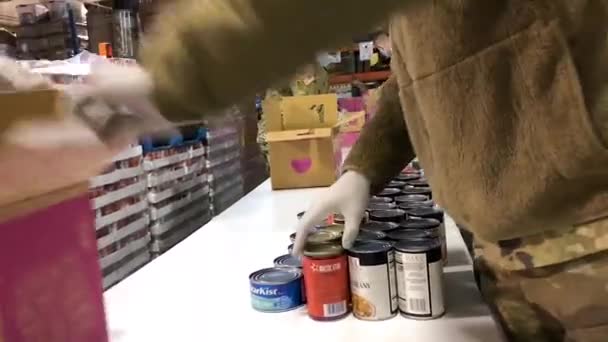 2020 Armádní Vojáci Usa Distribuují Potraviny Lakewoodu Washington Food Bank — Stock video