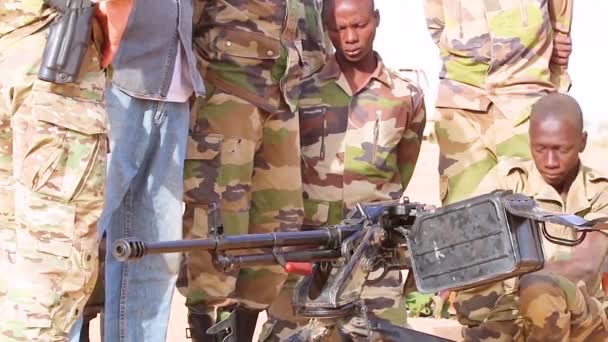 Dshk M240B训练 多国特别行动部队与尼日利亚士兵一起训练 Dshk和M240B培训 — 图库视频影像