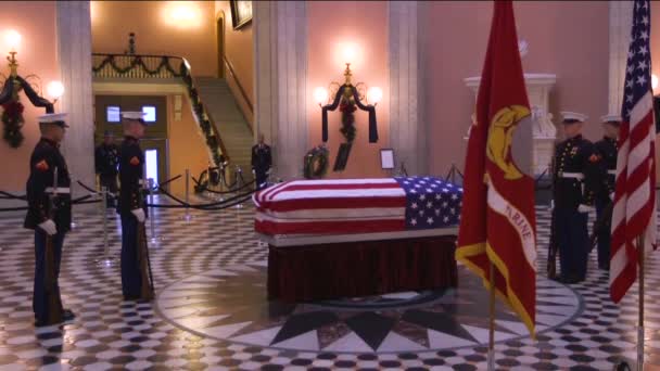 Astronot John Glenn Askeri Muhafızlarla Resmi Cenaze Töreni — Stok video