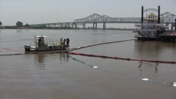 2014年密西西比河沿岸的一次重大石油泄漏得到控制 — 图库视频影像