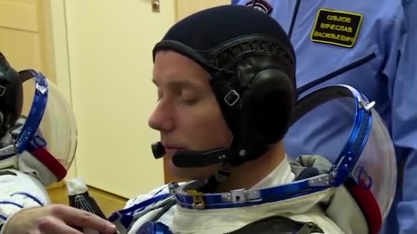 Cosmonauti Russi Sono Pronti Volo Spaziale Alla Stazione Spaziale Internazionale — Video Stock