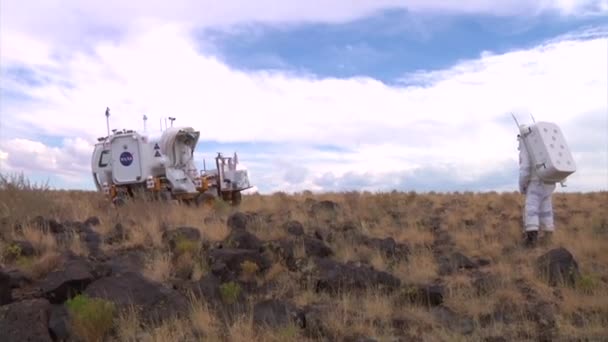 Ingenieros Nasa Prueban Nuevos Rovers Vehículos Lunares Desierto Americano Arizona — Vídeo de stock